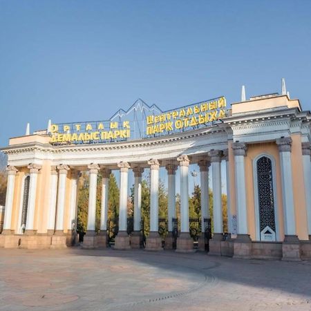 Свежая Студия В Центре Города Almaty Bagian luar foto